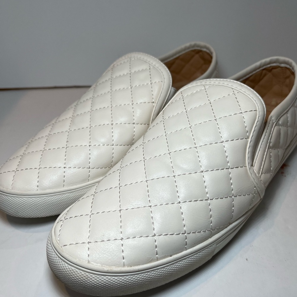 Greens Womens Slip Ons Size 10 Quilted Pleather